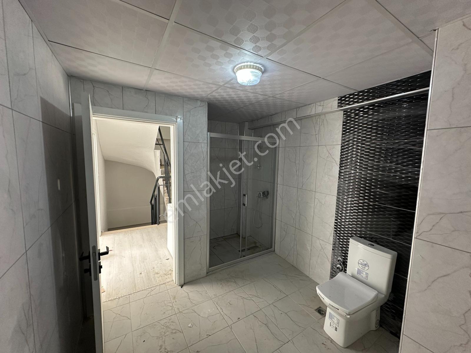 Ege Emlak'tan Aşağı Zaferiye'de Kiralık Tripleks Villa - Görsel 33