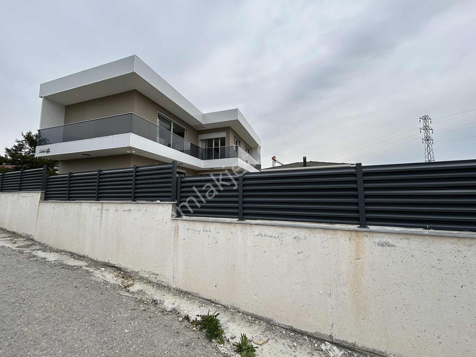 Bornova Çiçekliköy'de Muhteşem 3+1 Lüks Villa - Görsel 20
