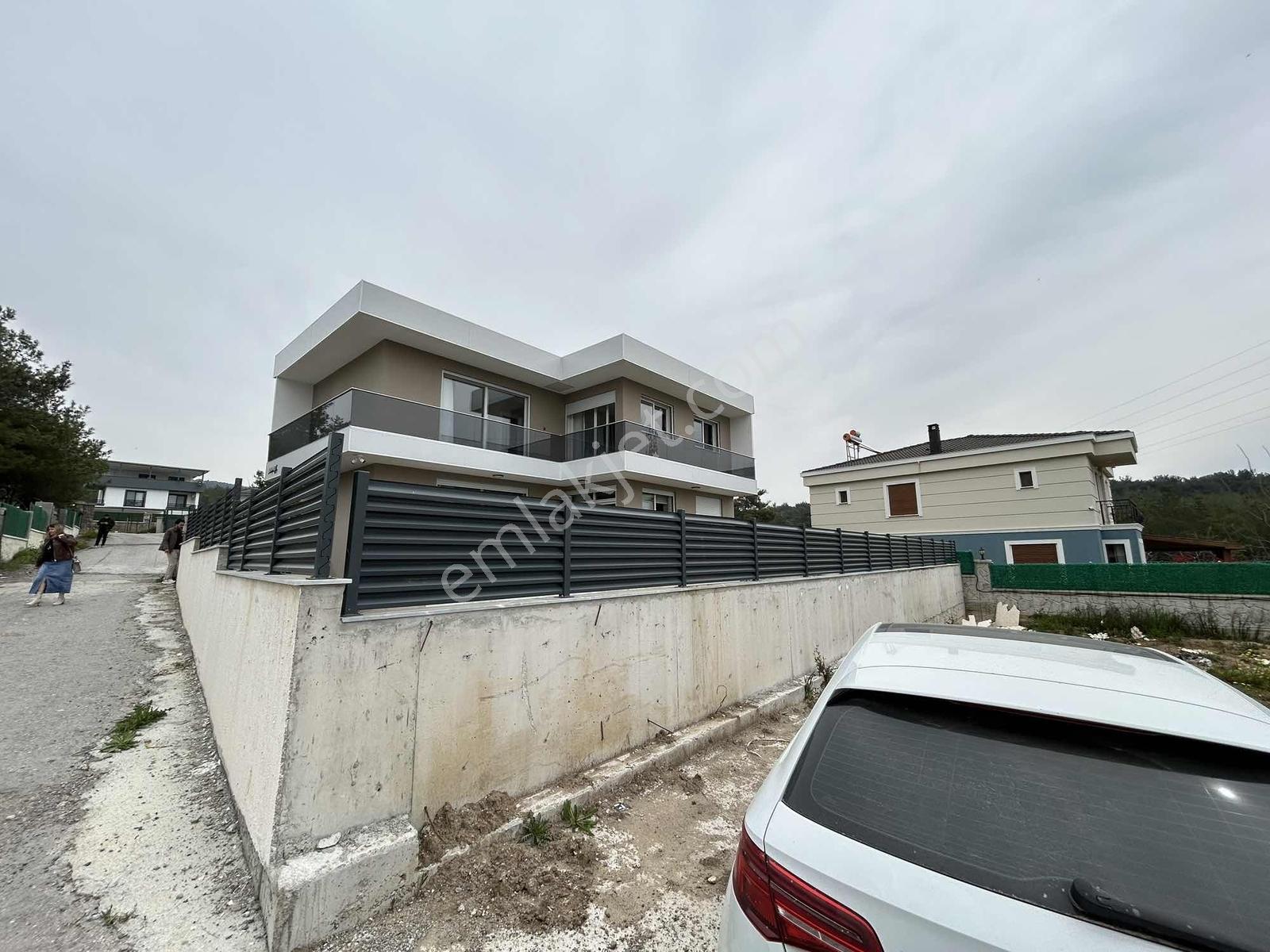 Bornova Çiçekliköy'de Muhteşem 3+1 Lüks Villa - Görsel 30