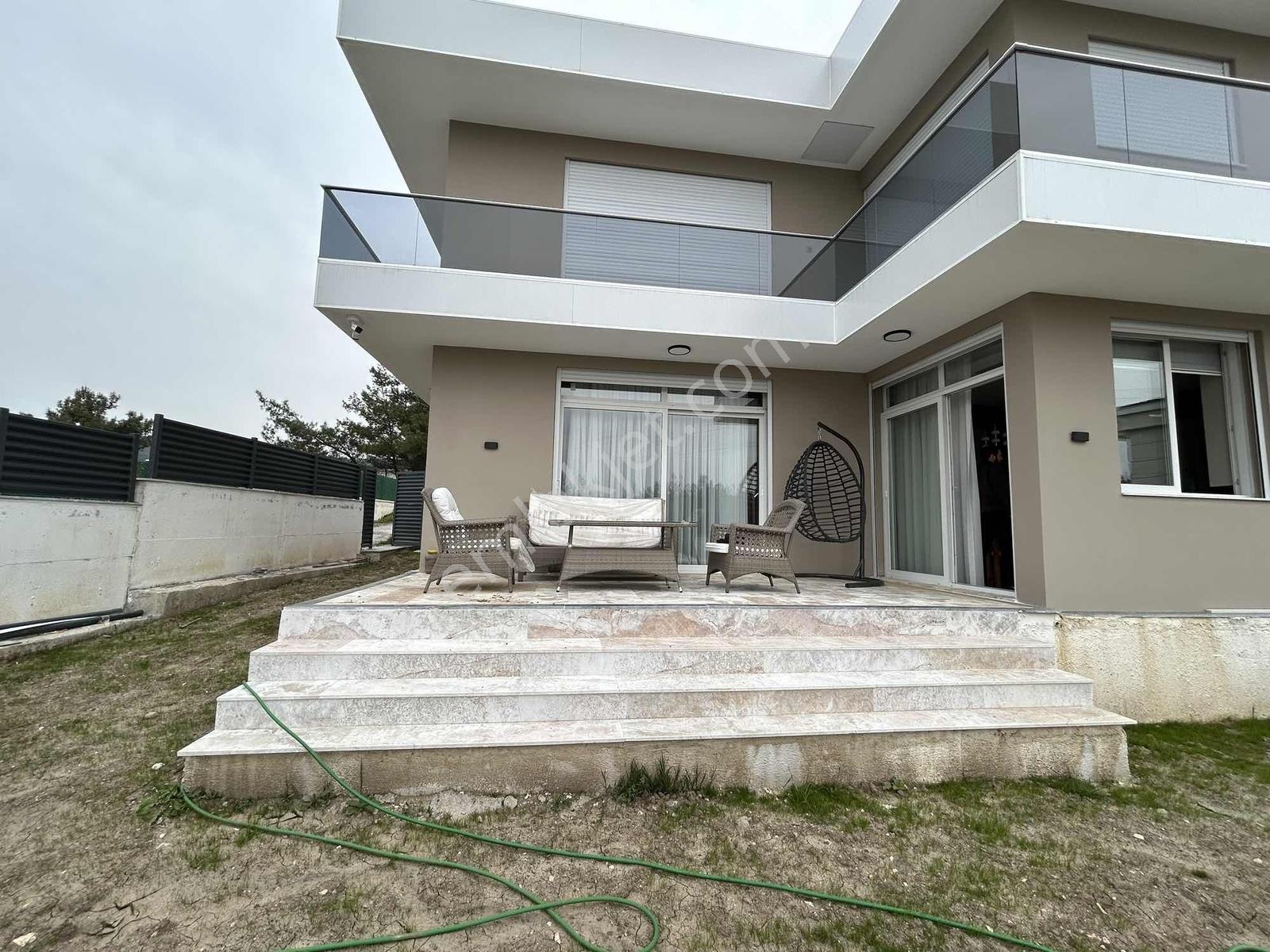 Bornova Çiçekliköy'de Muhteşem 3+1 Lüks Villa - Görsel 35
