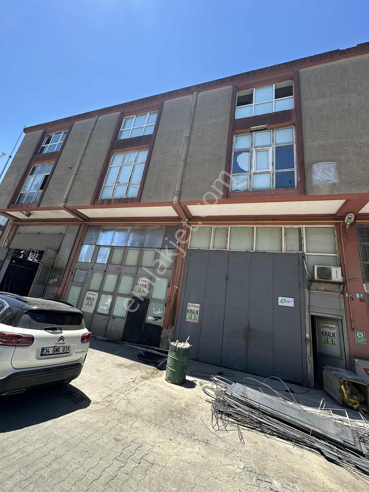 Başakşehir Sanayi Sitesinde 2'lı Dükkan 550 M2