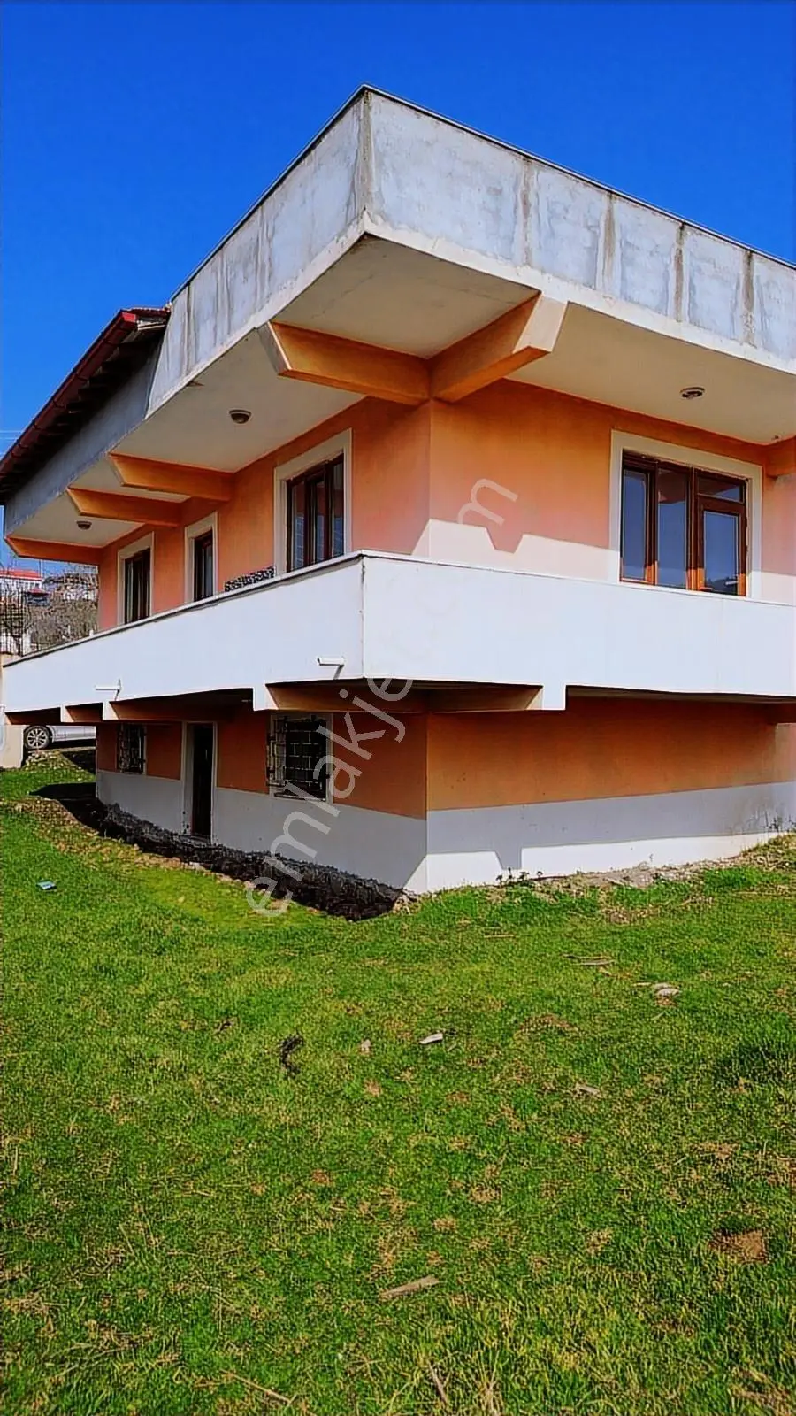 Altıeylül Gökköy'de 630m Arsa İçinde Satılık Müstakil Ev