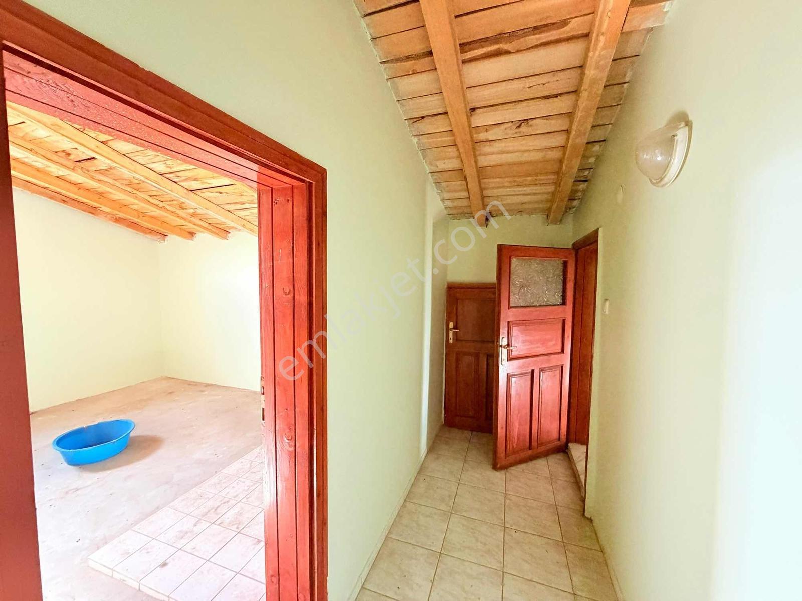 Toki Yolu Ana Cadde Üzerinde! 8 Odalı 3 Katlı Kiralık Villa - Görsel 19