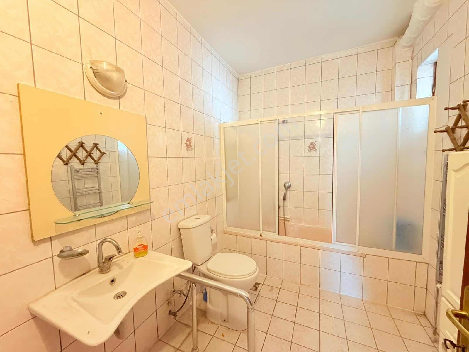 Toki Yolu Ana Cadde Üzerinde! 8 Odalı 3 Katlı Kiralık Villa - Görsel 32