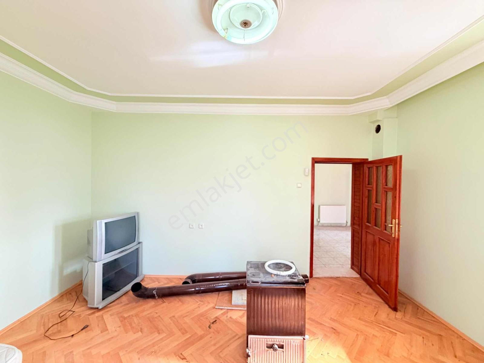 Toki Yolu Ana Cadde Üzerinde! 8 Odalı 3 Katlı Kiralık Villa - Görsel 28