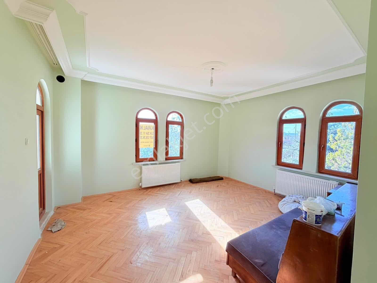 Toki Yolu Ana Cadde Üzerinde! 8 Odalı 3 Katlı Kiralık Villa - Görsel 35