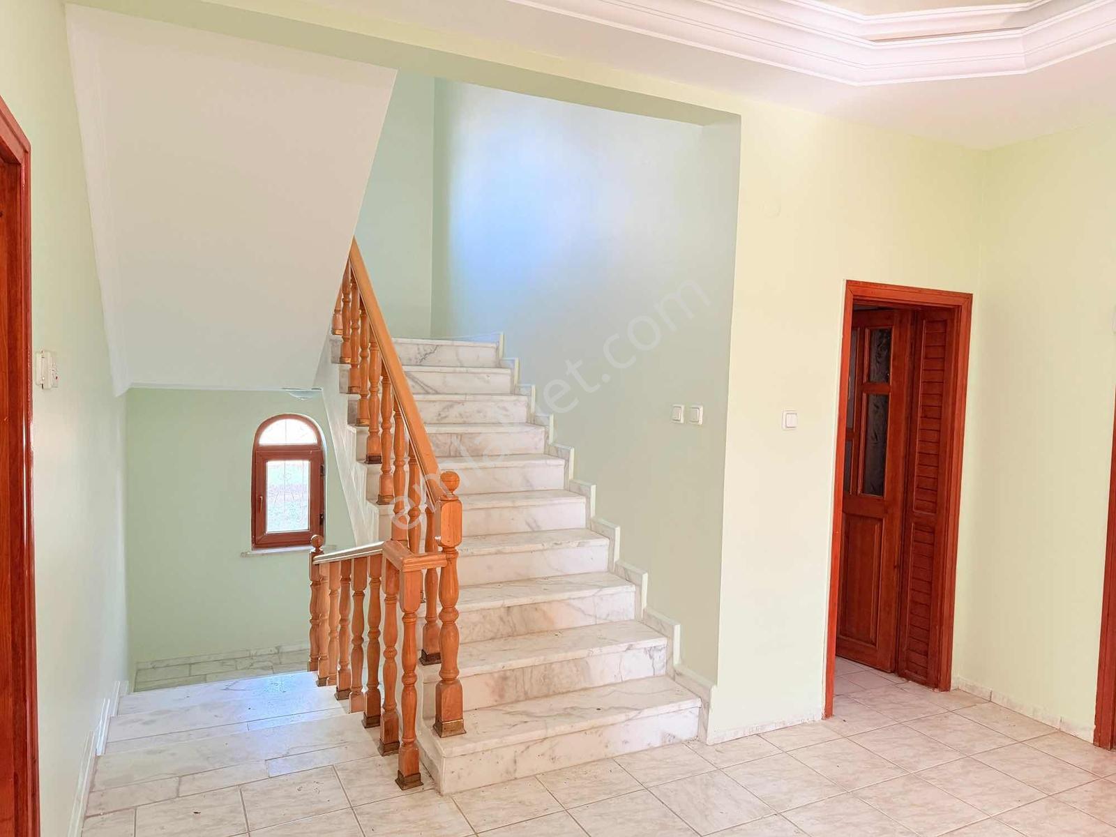 Toki Yolu Ana Cadde Üzerinde! 8 Odalı 3 Katlı Kiralık Villa - Görsel 10