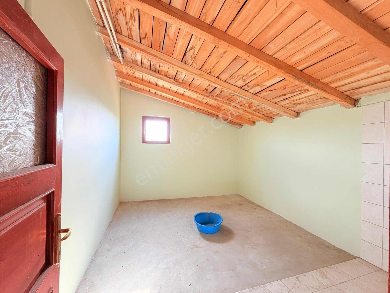 Toki Yolu Ana Cadde Üzerinde! 8 Odalı 3 Katlı Kiralık Villa - Görsel 5