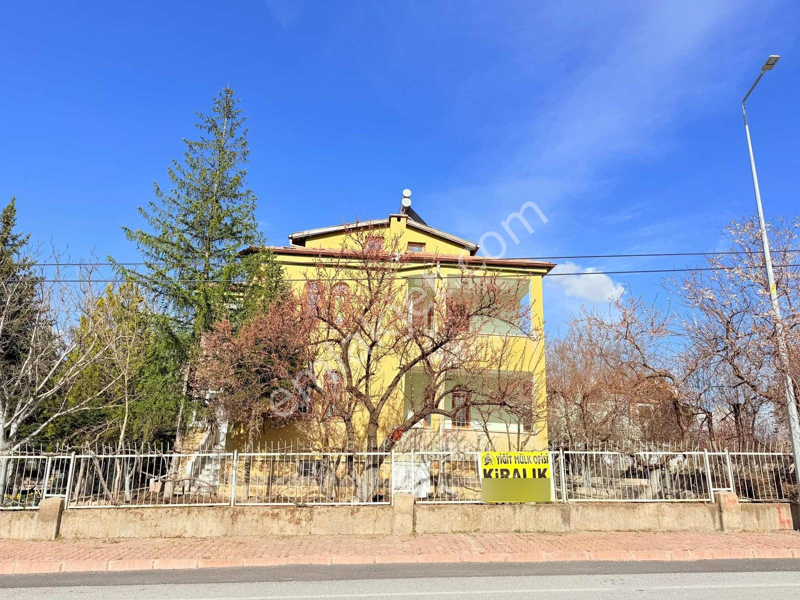 Toki Yolu Ana Cadde Üzerinde! 8 Odalı 3 Katlı Kiralık Villa - Görsel 22
