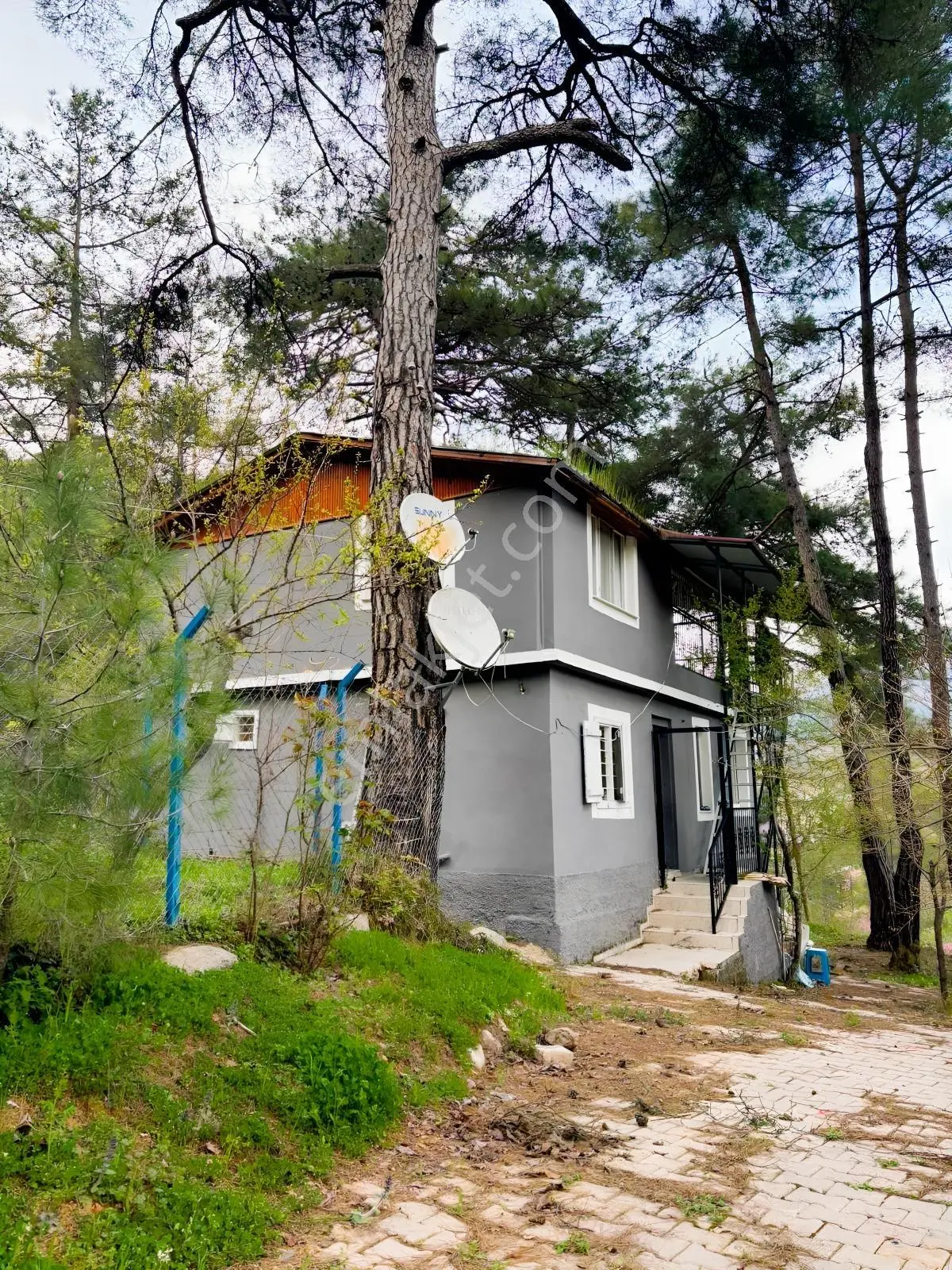 Kozan Gayrimenkuldn Horzumda Oturuma Hazır Geniş Arsalı Yaylalık