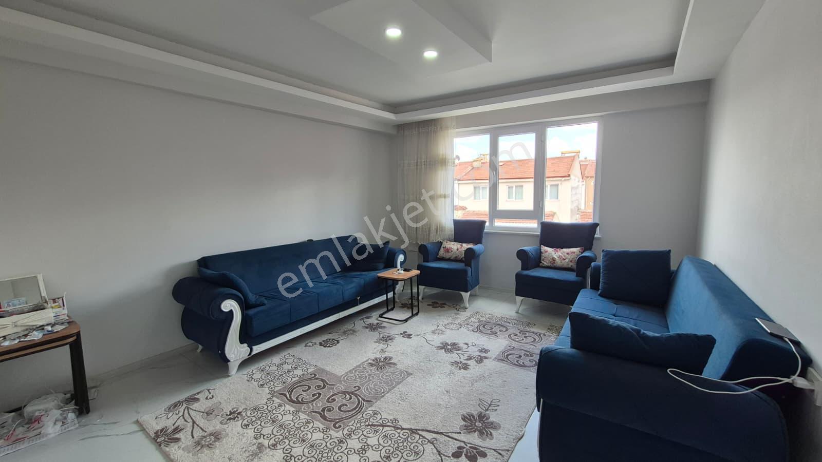Rba Dan Emek Mahallesinde Cadde Yakını Satılık 2+1 Daire