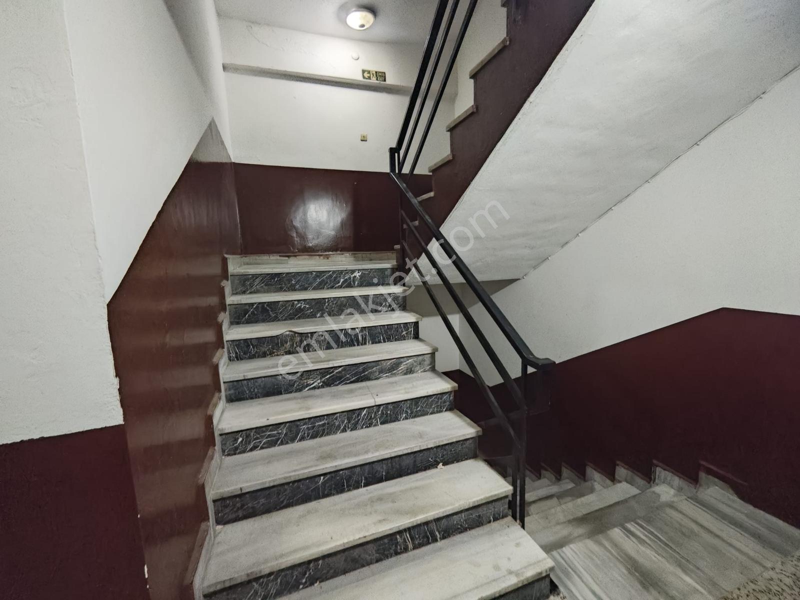 Okçular Çarşı İçinde Satılık Ofis - Görsel 2