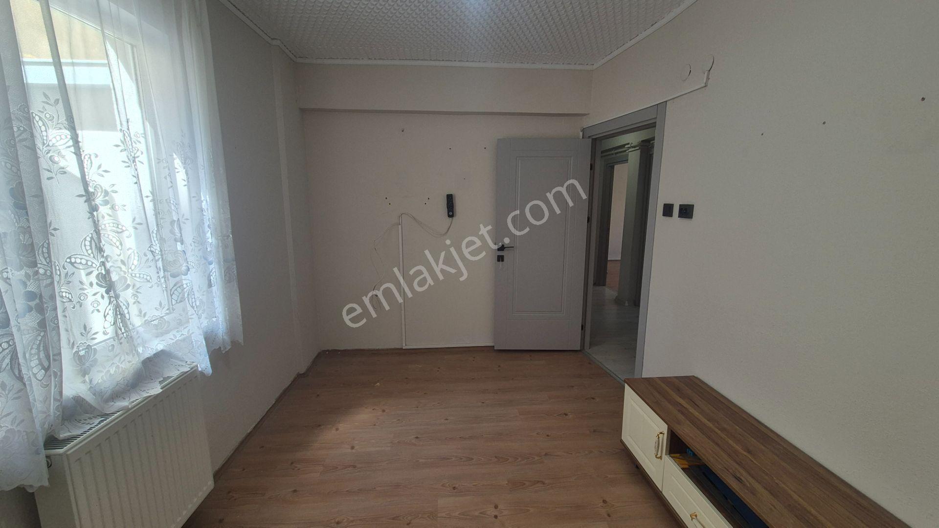 Bandırma 17 Eylül Mah. De Kapalı Pazar Yeri Karşısı Yenilenmiş Satılık 3+1 Daire - Görsel 14