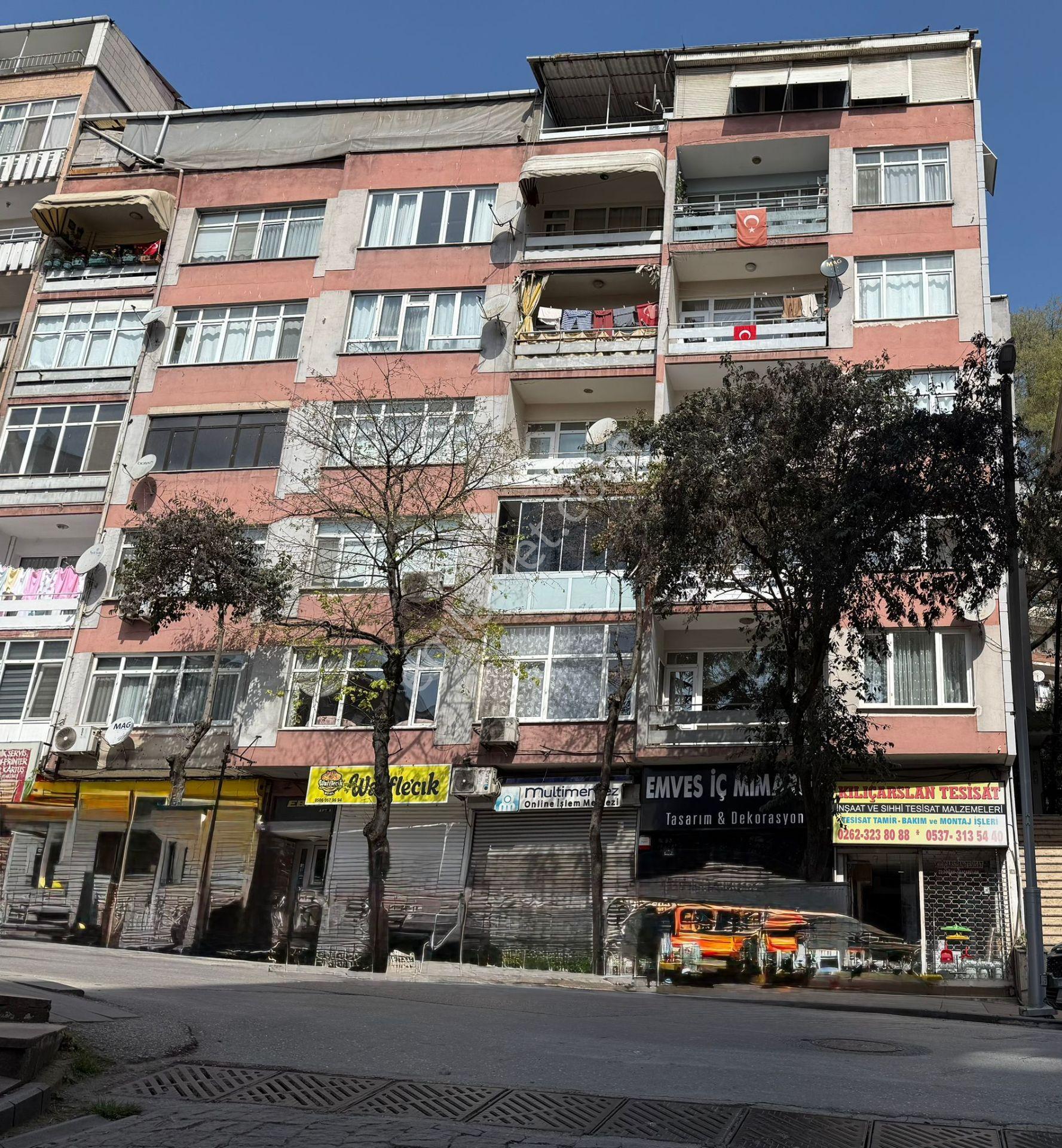 İzmit Merkez İnönü Caddesi'nde Satılık 3+1 Daire - Görsel 2