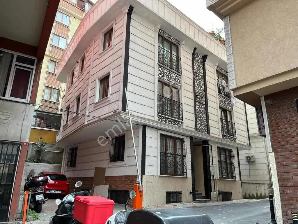 Mecidiyeköy Cadde Üstü Yatırımlık Yüksek Kira 1+1 Daire