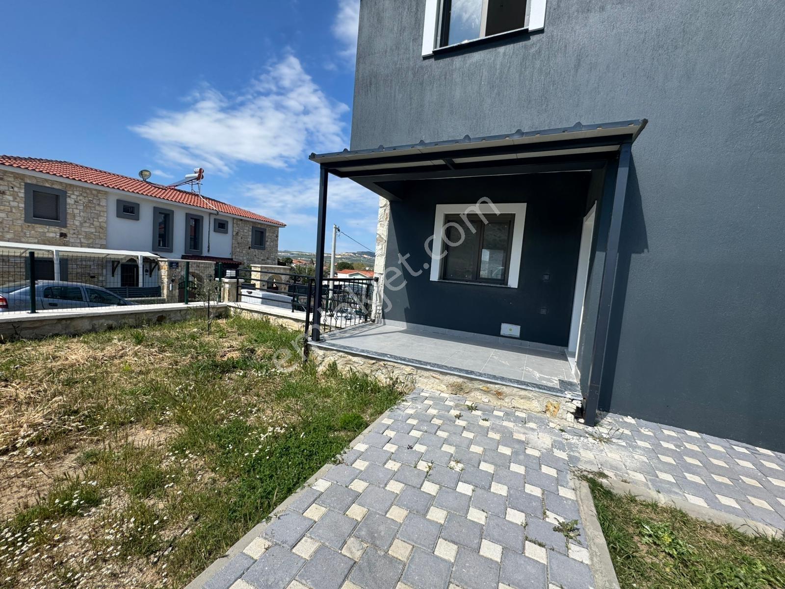 Foça'da Köşe Parselde 200m2 Bahçeli,sıfır 3+2 Triplex - Görsel 32