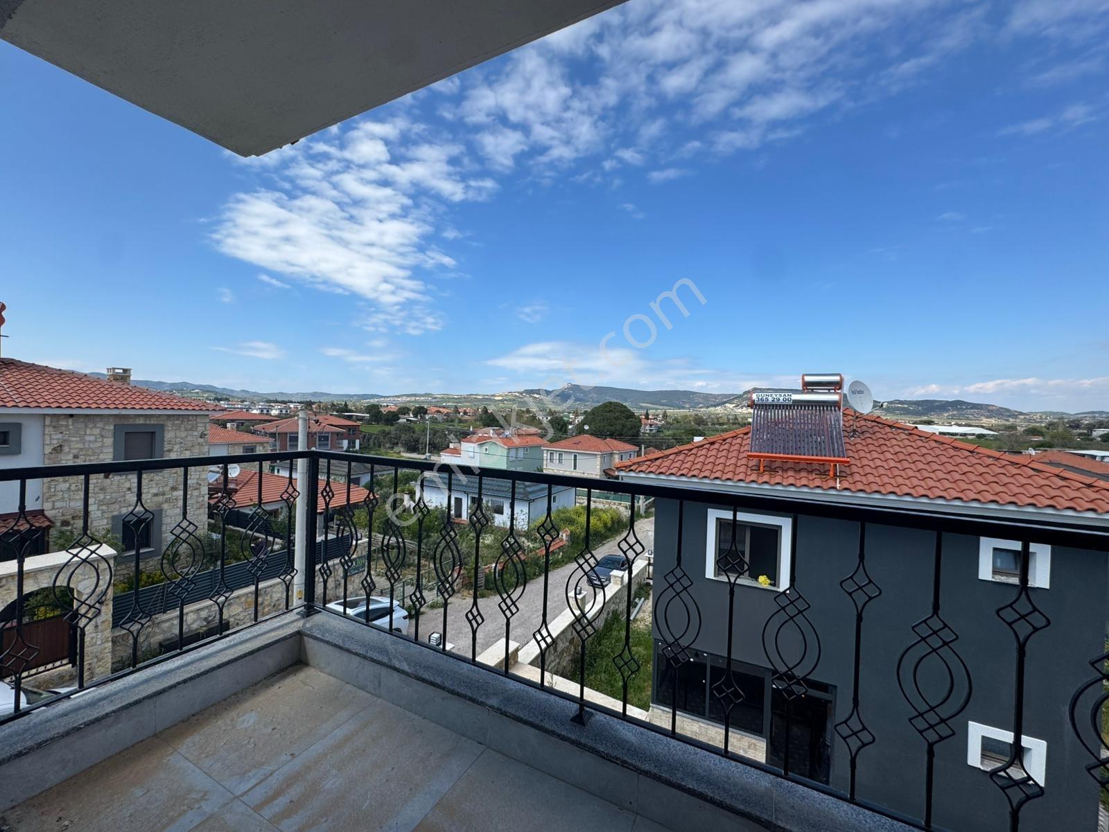 Foça'da Köşe Parselde 200m2 Bahçeli,sıfır 3+2 Triplex - Görsel 17