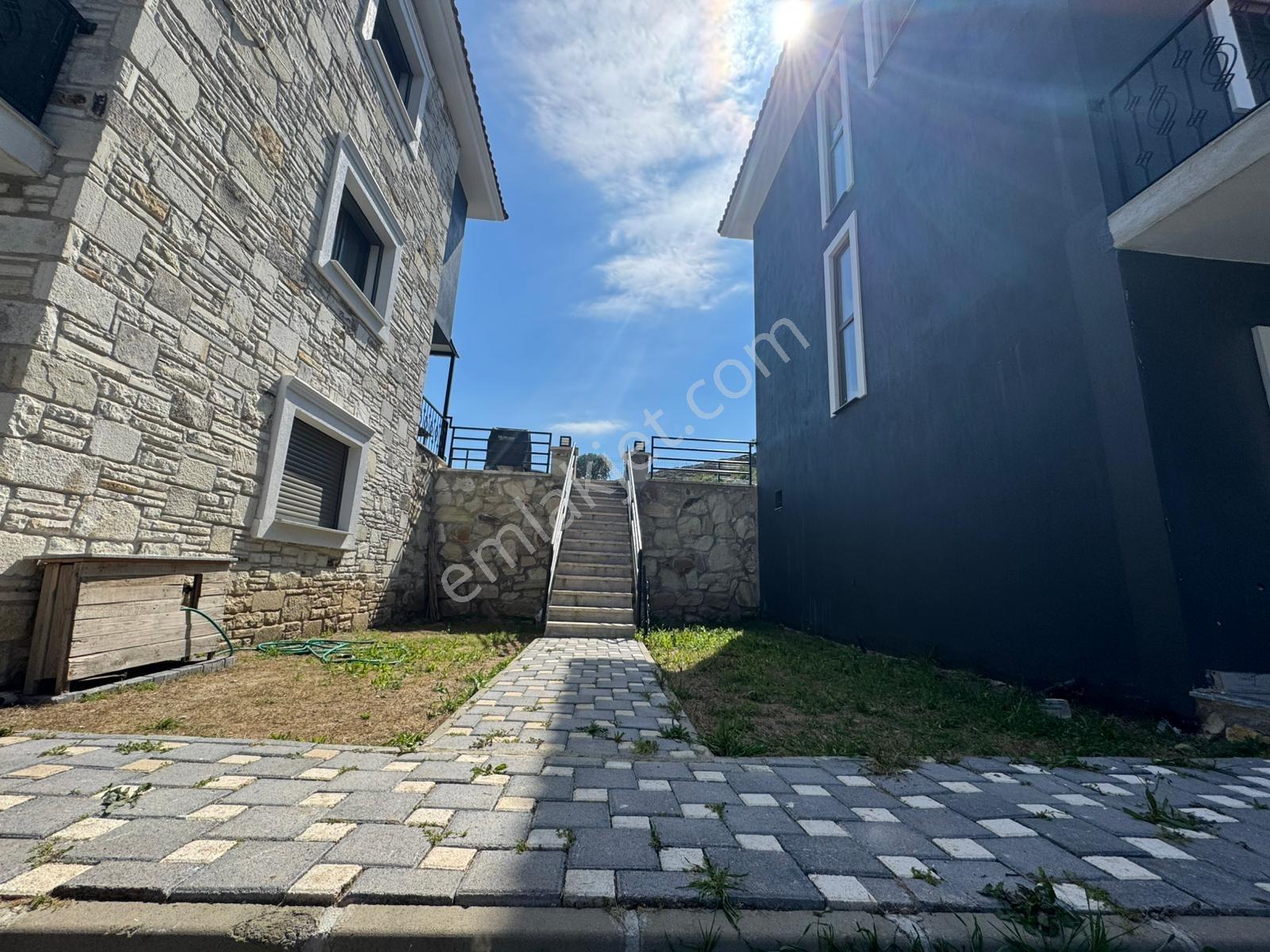 Foça'da Köşe Parselde 200m2 Bahçeli,sıfır 3+2 Triplex - Görsel 33