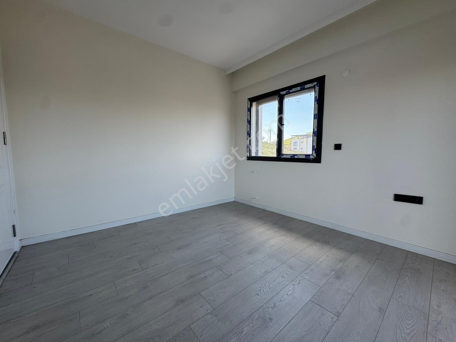 Foça'da Köşe Parselde 200m2 Bahçeli,sıfır 3+2 Triplex - Görsel 25