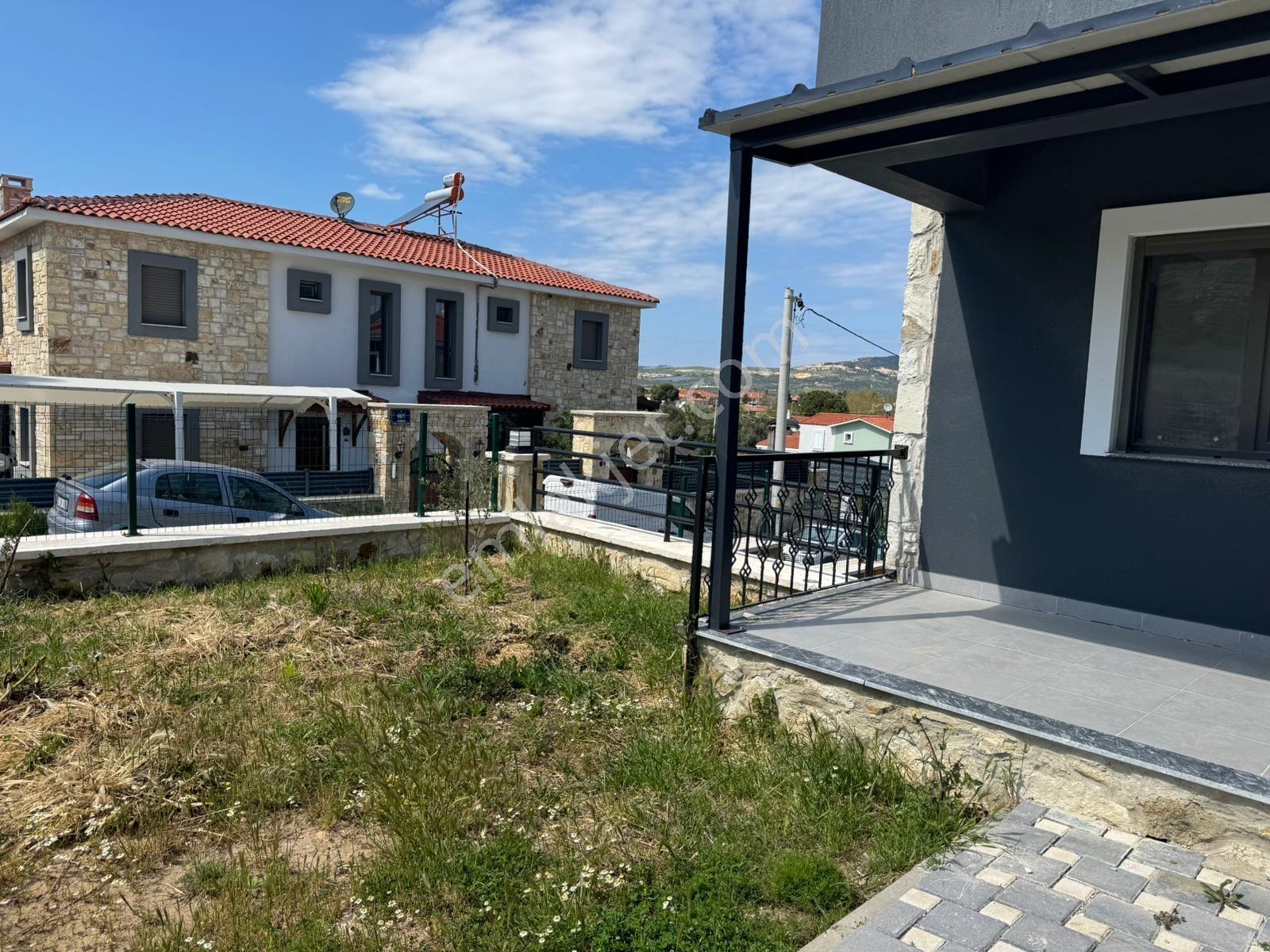 Foça'da Köşe Parselde 200m2 Bahçeli,sıfır 3+2 Triplex - Görsel 12