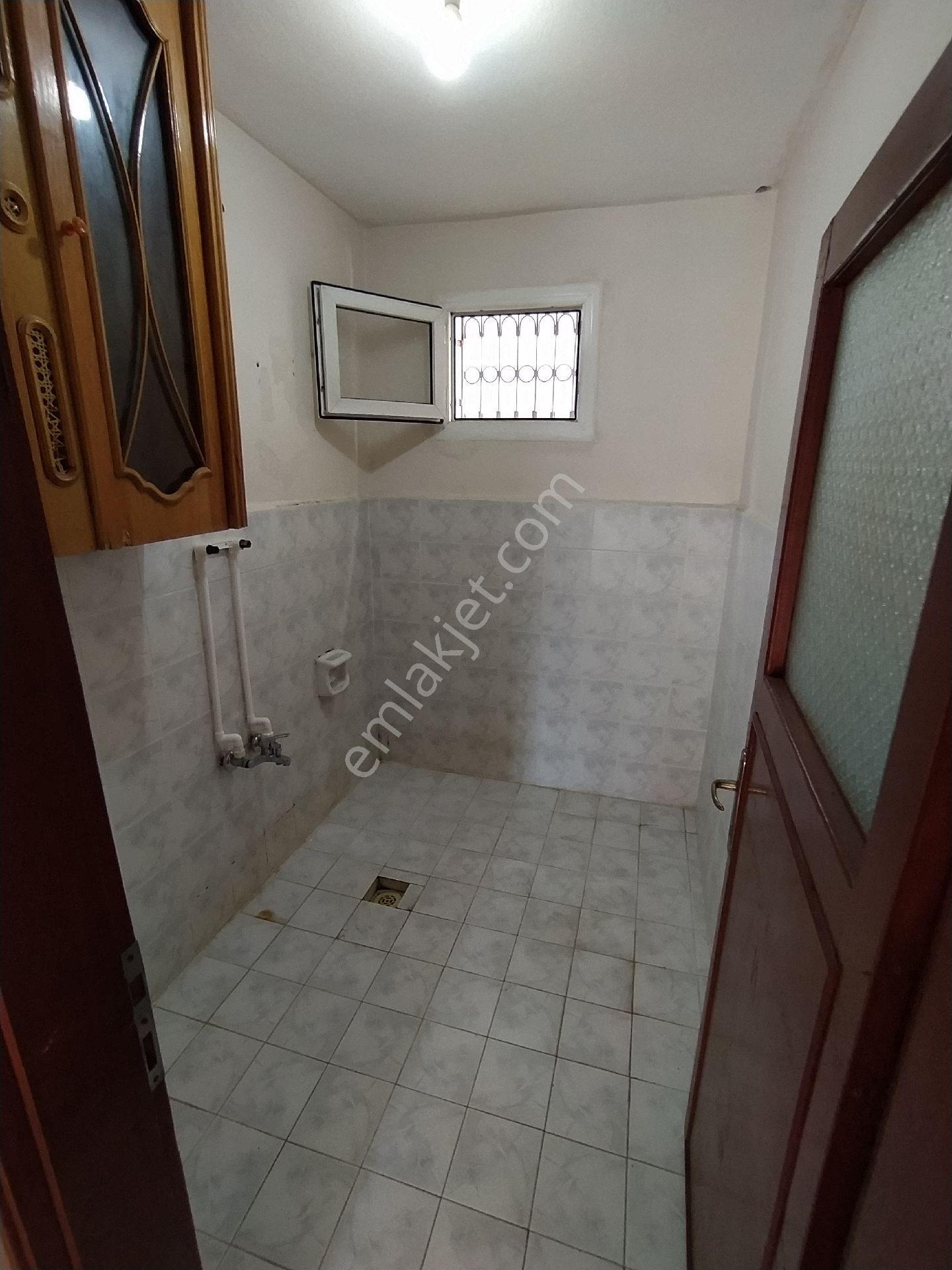 Demirhan'dan Mehmet Akif Ersoy Shell Civarı 3 Katlı Satılık Müstakil - Görsel 18