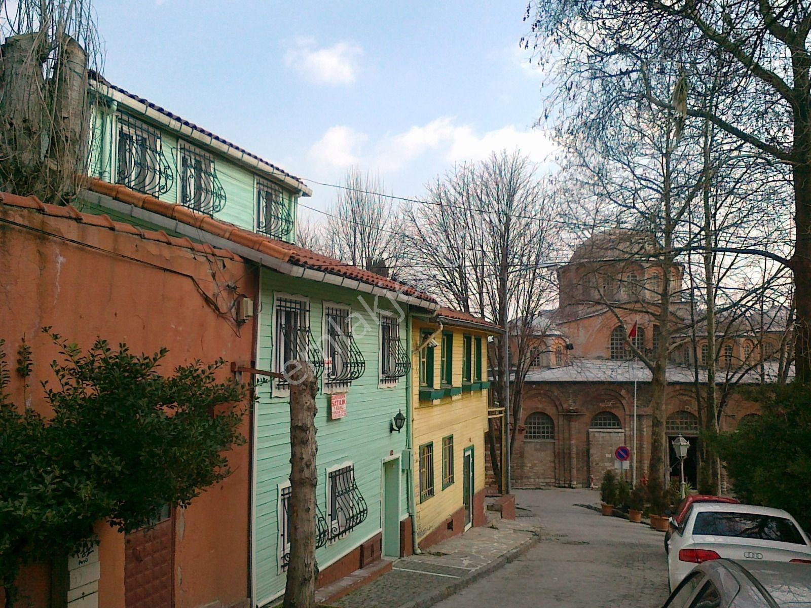 Kariyede Müstakil Ev Ve İmarlı Arsa