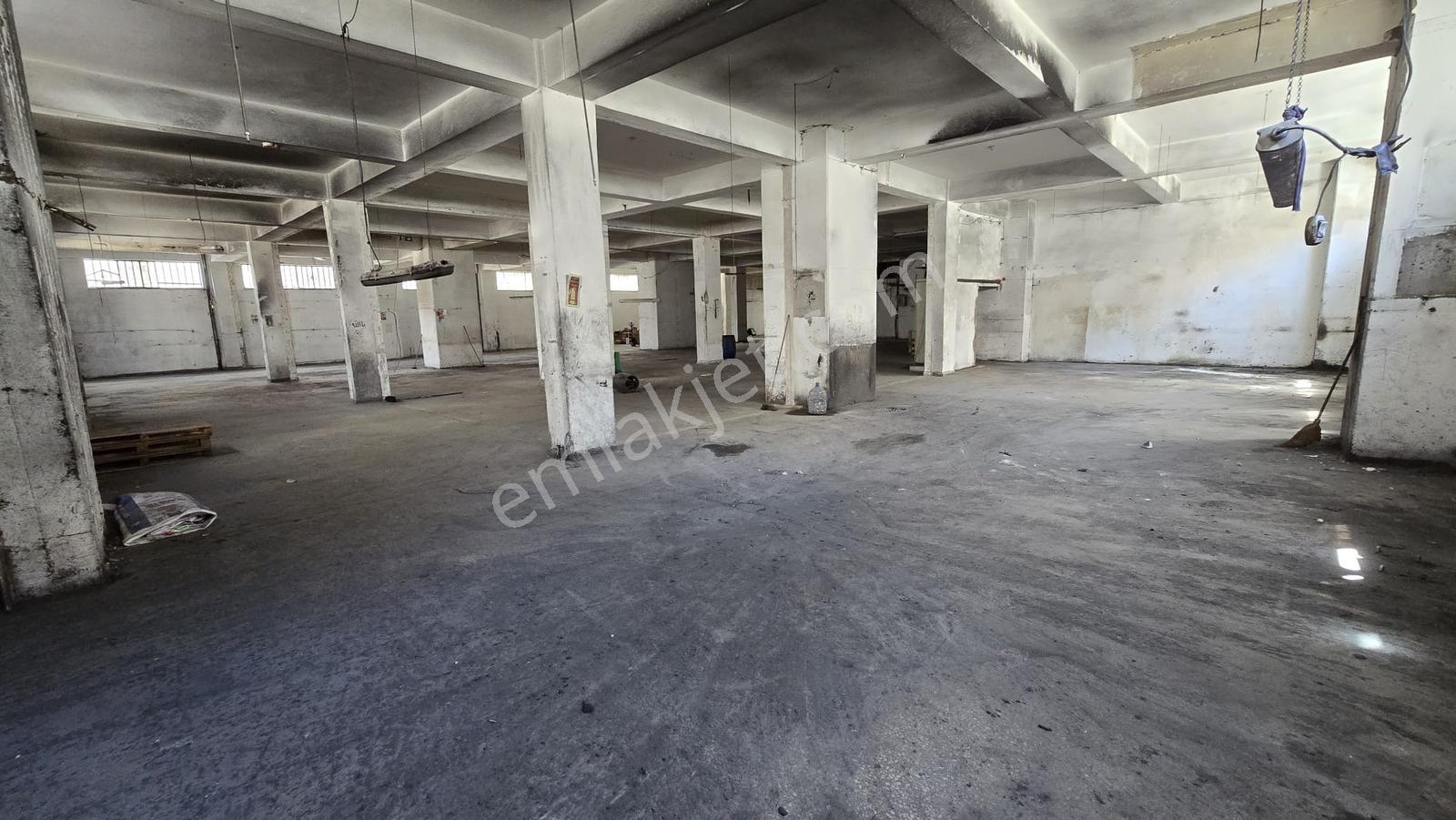 Beylikdüzü O.s.b. Bakırcılar Kiralık 1.250m² Tır Rampalı Giriş