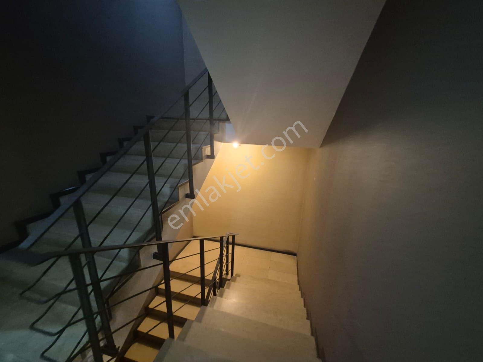 Şişli, Ferıloft Sitesi Satılık, Havuzlu, Otoparklı Ara Kat 2+1 Daire - Görsel 6