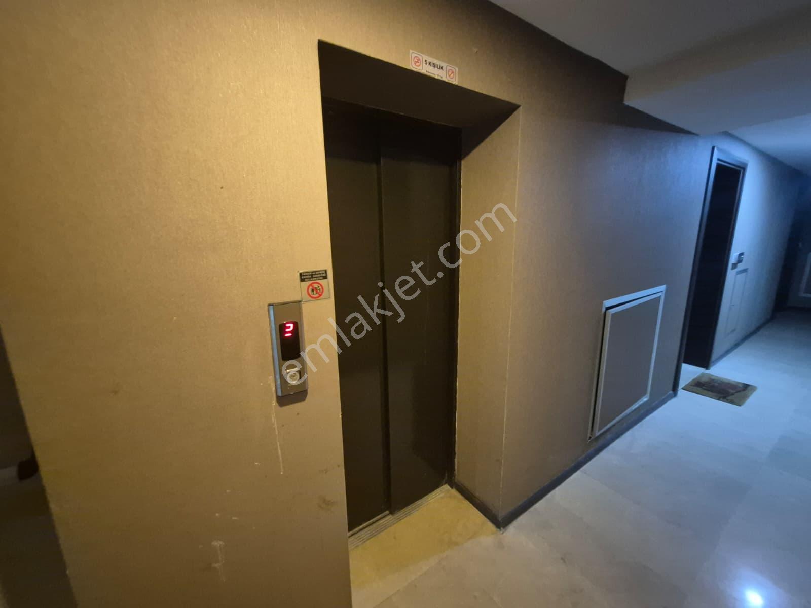 Şişli, Ferıloft Sitesi Satılık, Havuzlu, Otoparklı Ara Kat 2+1 Daire - Görsel 9