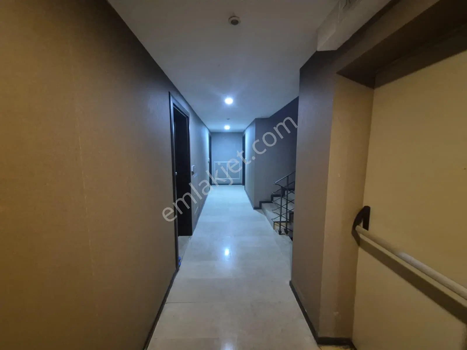 Şişli, Ferıloft Sitesi Satılık, Havuzlu, Otoparklı Ara Kat 2+1 Daire - Görsel 3
