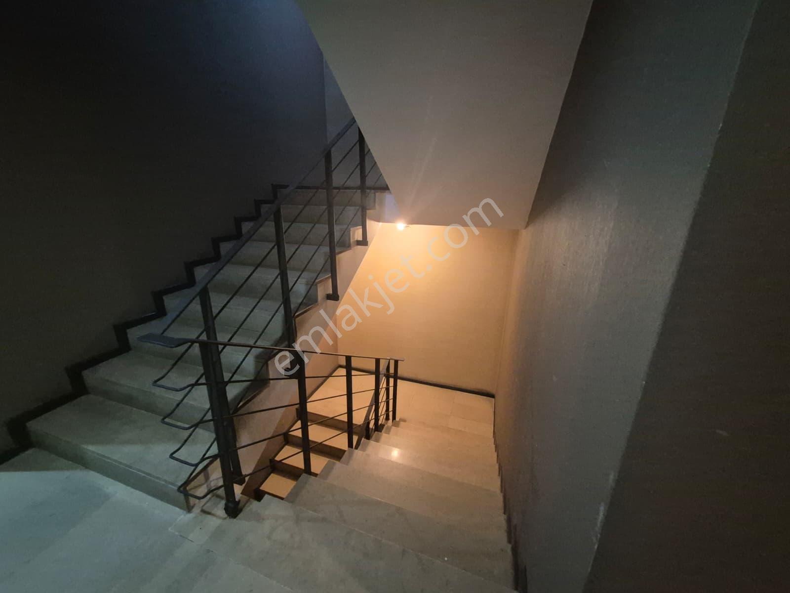 Şişli, Ferıloft Sitesi Satılık, Havuzlu, Otoparklı Ara Kat 2+1 Daire - Görsel 8