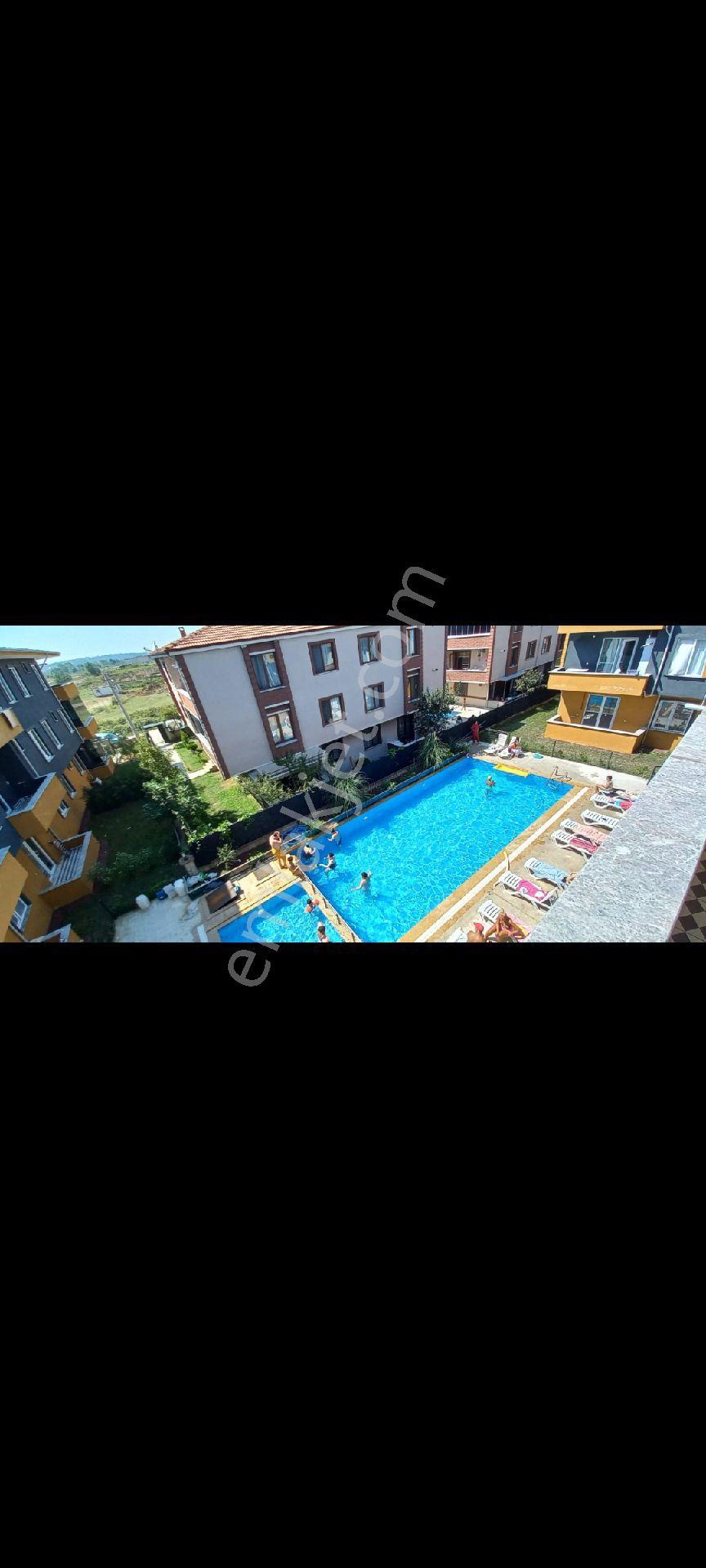 Sakarya Karasuda Havuzlu Eşyalı 1+1