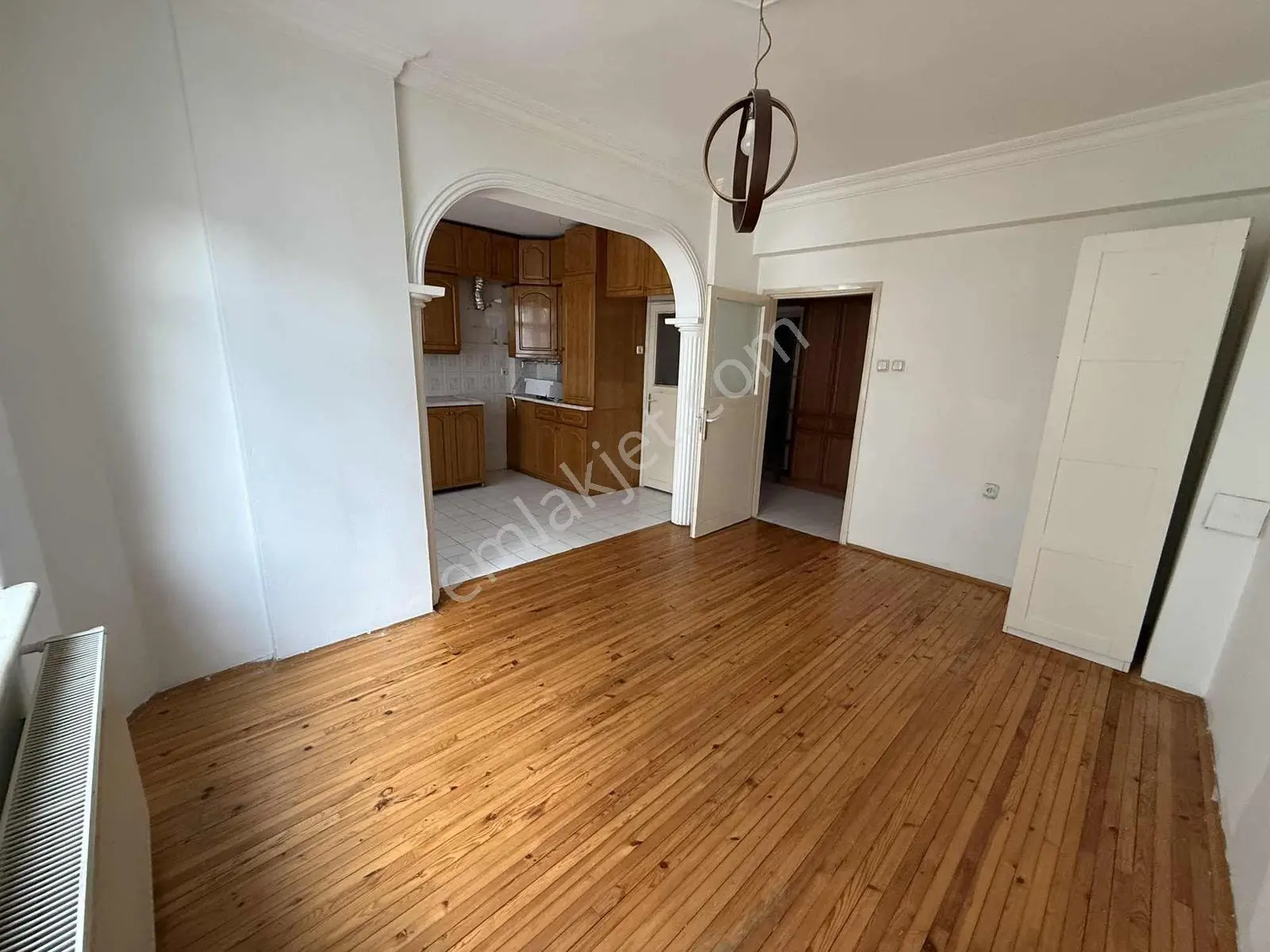 Esenevler'de Tramvay Durağının Yanında Kiralık 3+1 Daire - Görsel 4