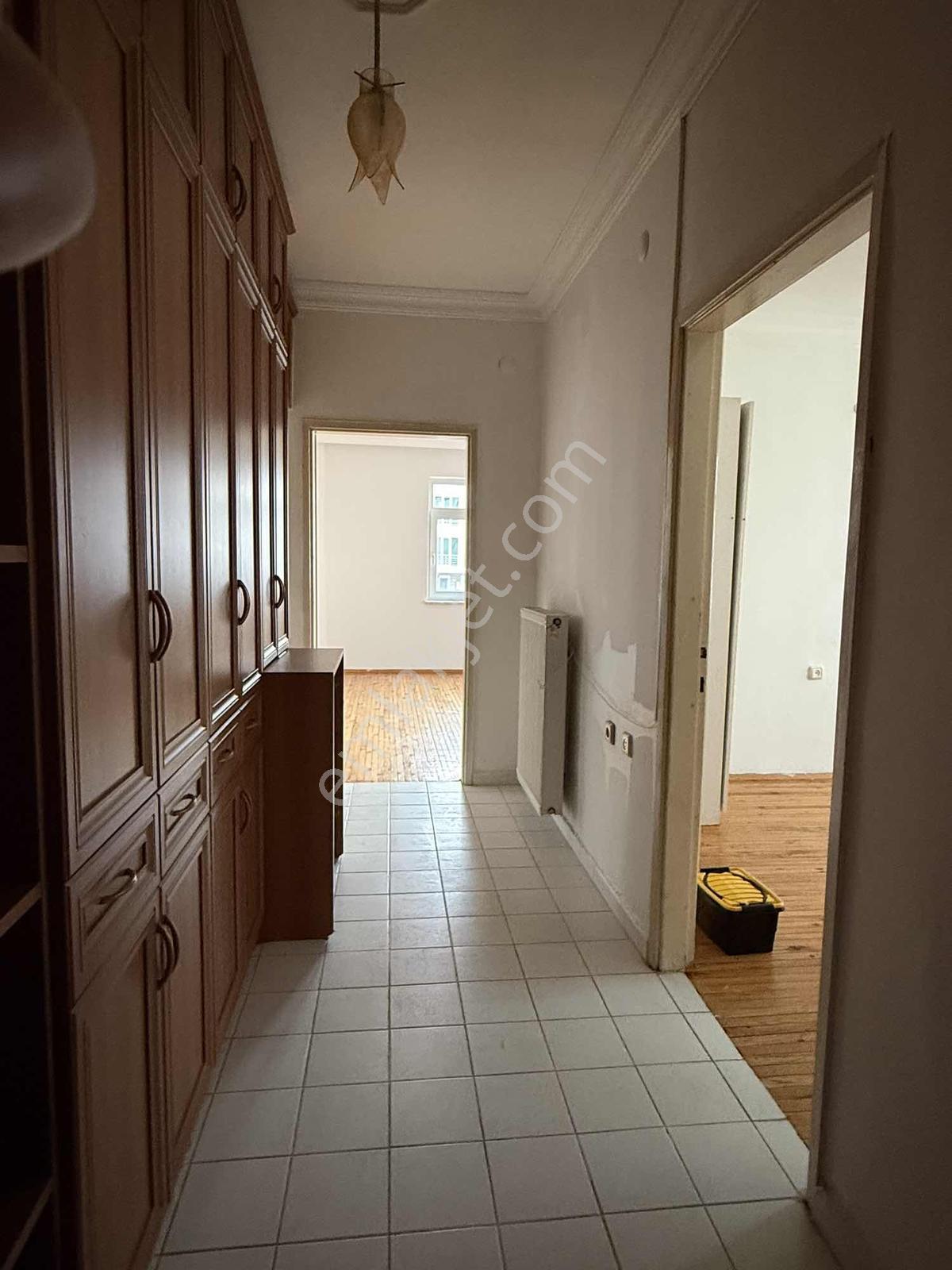 Esenevler'de Tramvay Durağının Yanında Kiralık 3+1 Daire