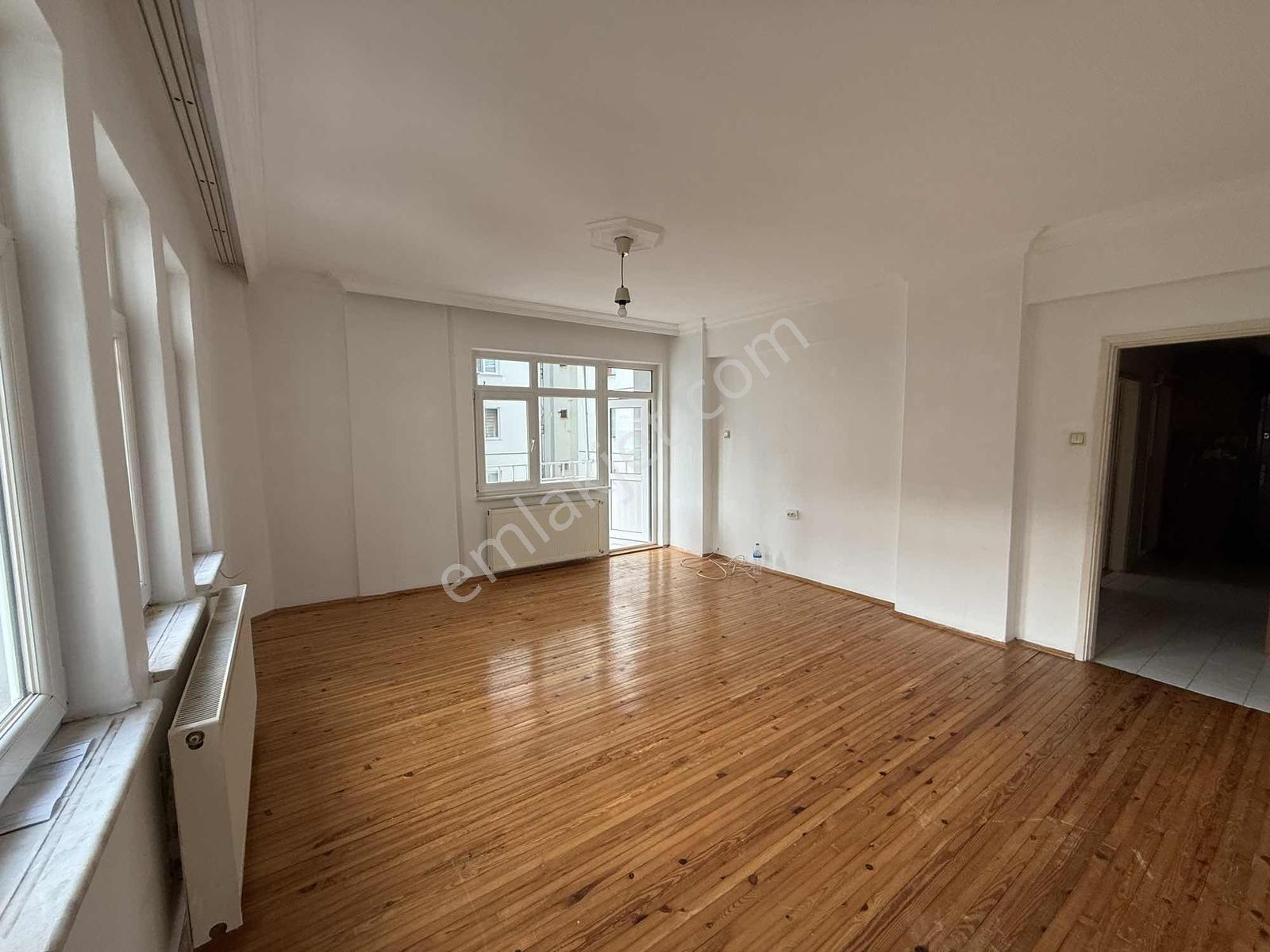 Esenevler'de Tramvay Durağının Yanında Kiralık 3+1 Daire - Görsel 9