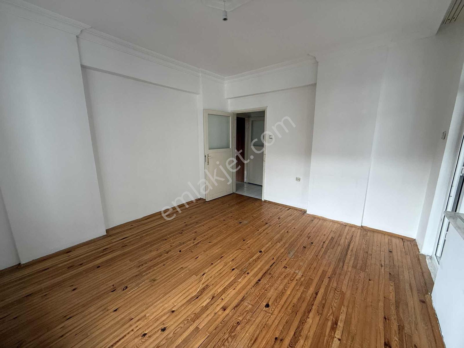 Esenevler'de Tramvay Durağının Yanında Kiralık 3+1 Daire - Görsel 8
