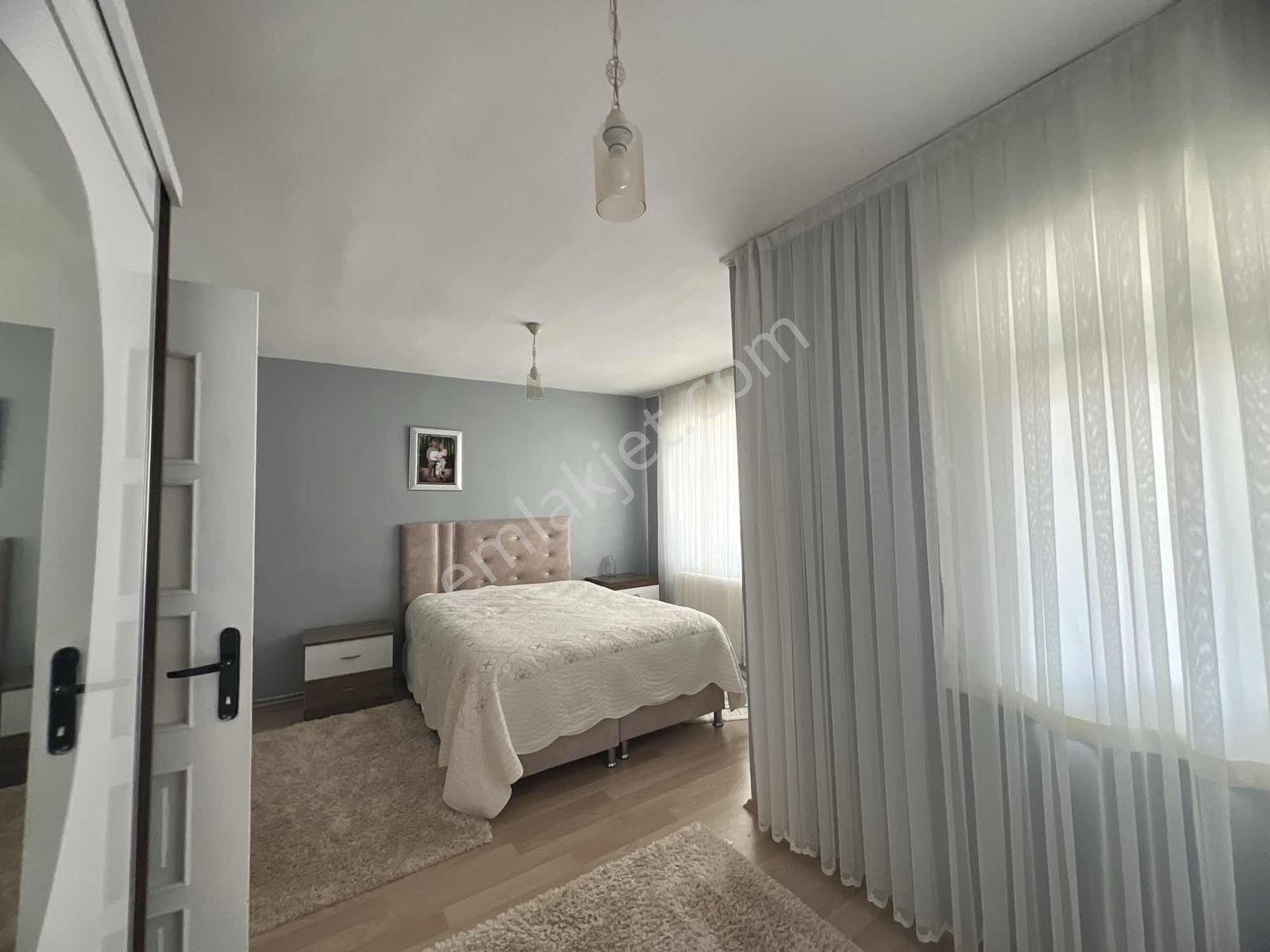 Emlakevim - Hendek Yeni Mah.de 260 M2 6+1 Satılık Tribleks Ev - Görsel 8