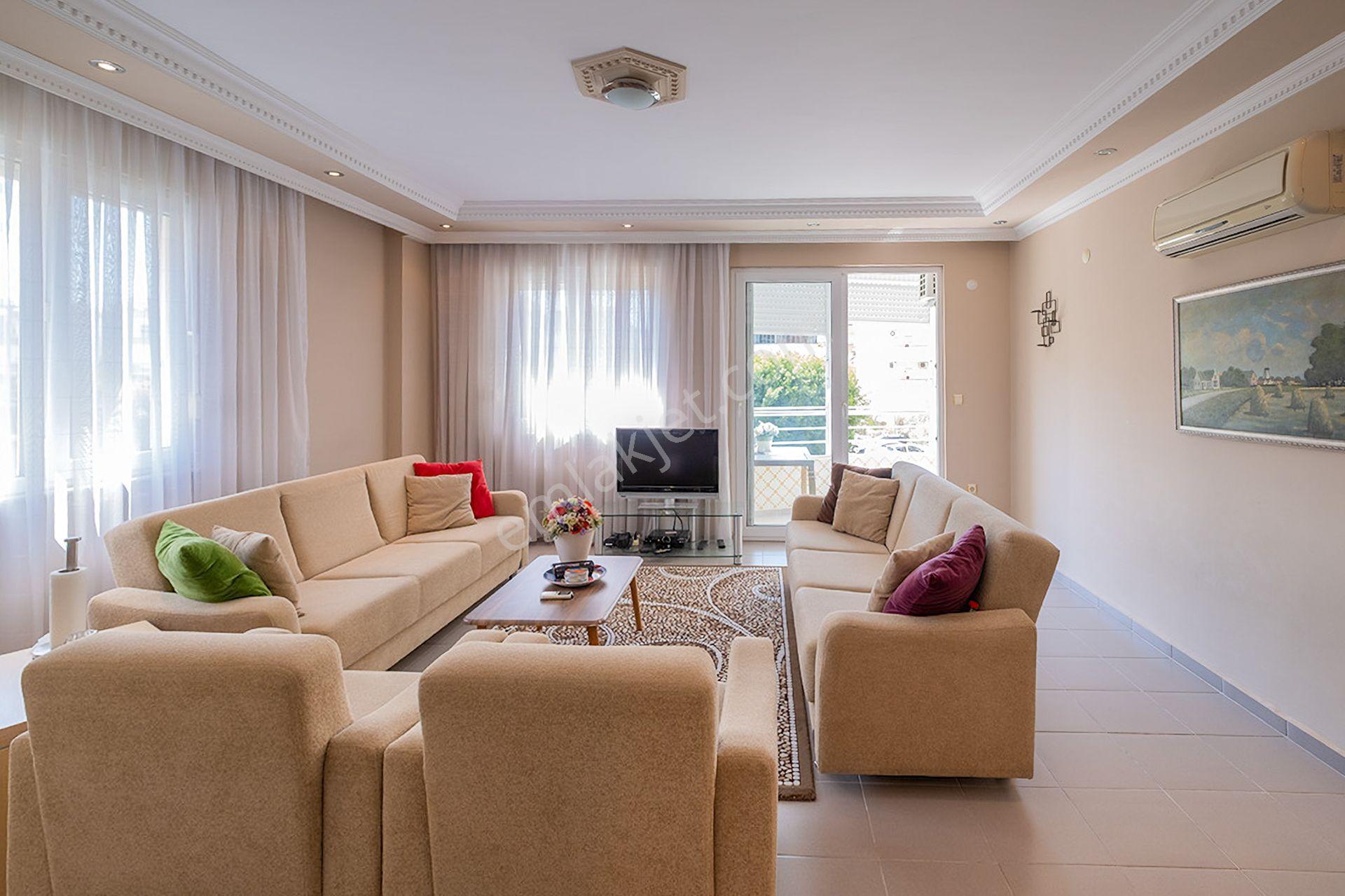 Kleopatra'da Denize 500 Metre 2+1 Eşyalı Daire