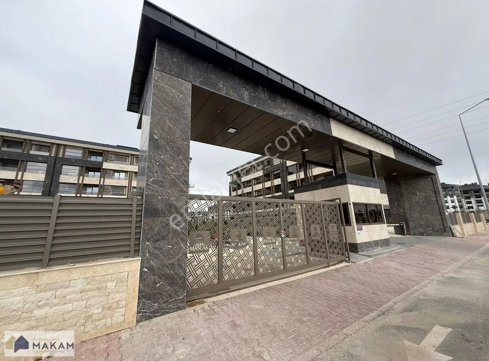 Cadde Maslak'ta 4.5+1 Satılık Cadde Cepheli Lüks Daire
