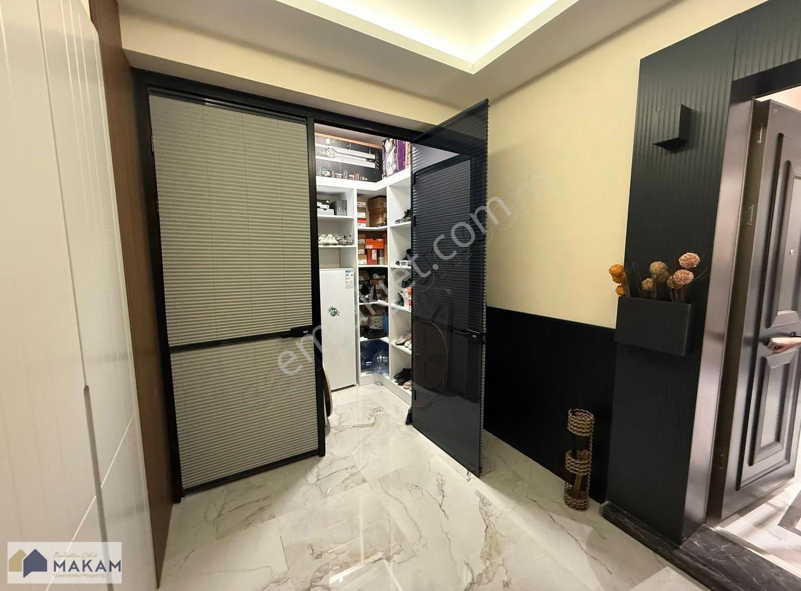 Cadde Maslak'ta 4.5+1 Satılık Cadde Cepheli Lüks Daire - Görsel 2