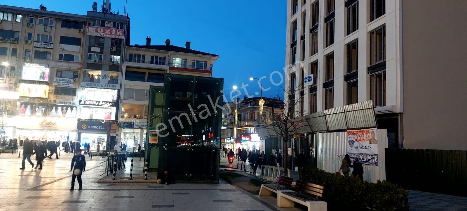 Ümraniye Meydan Cepheli 250 M2 Banka,lüx Cafe Benzer İşler İçin - Görsel 15