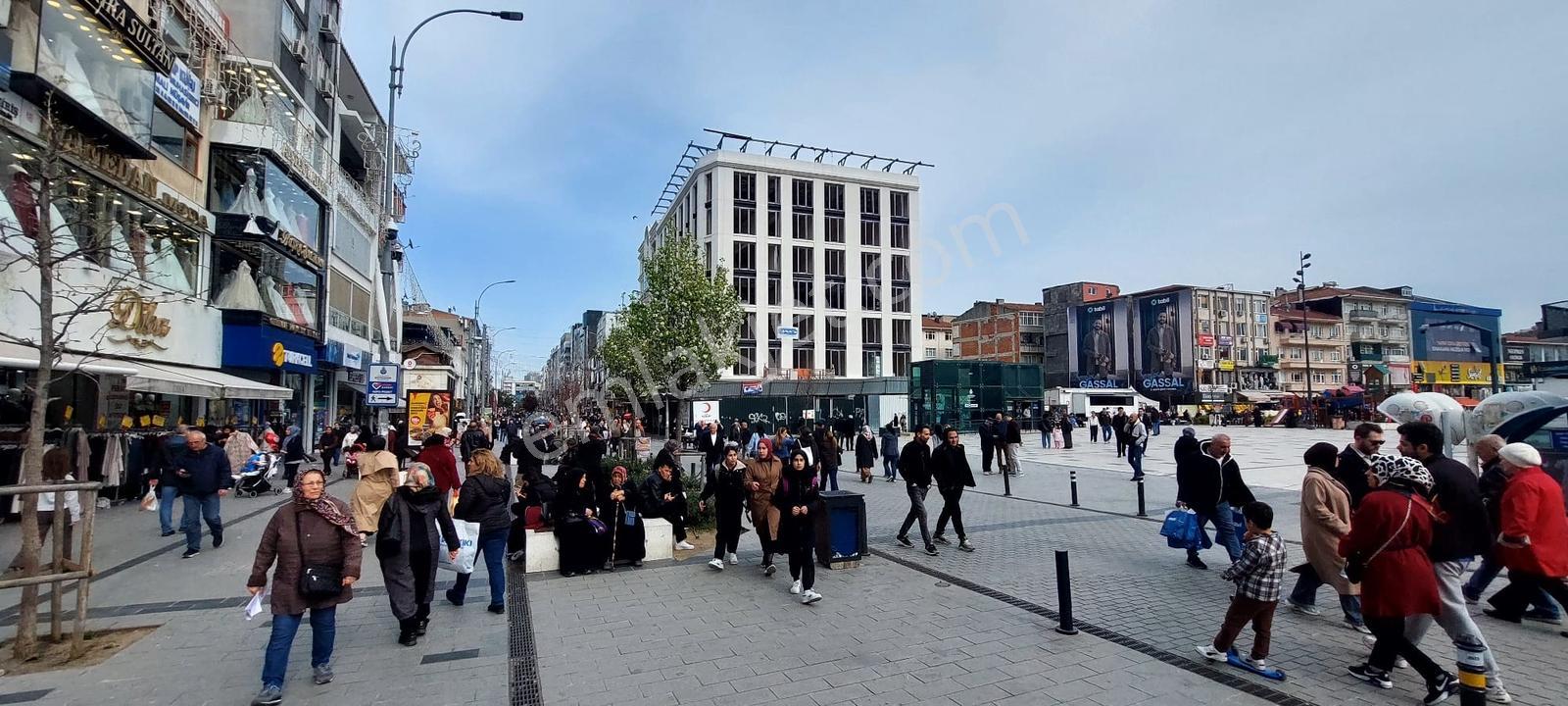 Ümraniye Meydan Cepheli 250 M2 Banka,lüx Cafe Benzer İşler İçin - Görsel 5