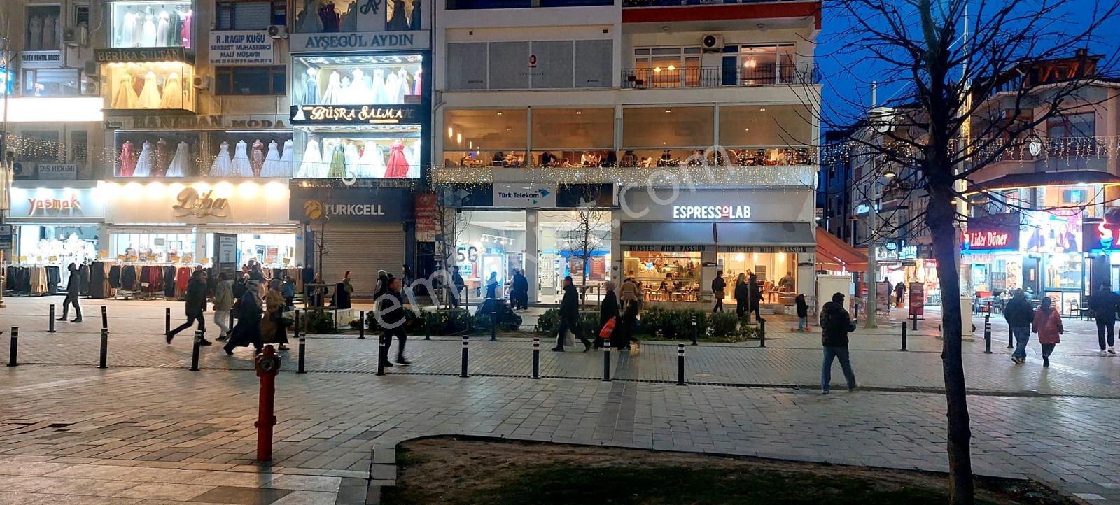 Ümraniye Meydan Cepheli 250 M2 Banka,lüx Cafe Benzer İşler İçin - Görsel 13
