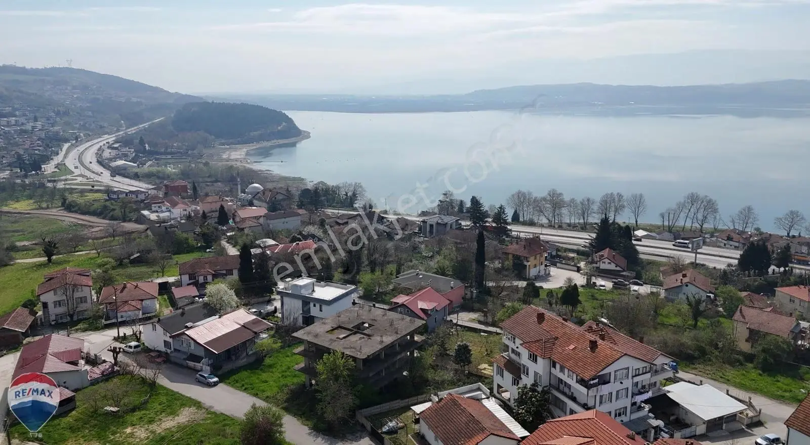Serdivan Esentepe Mah.satılık Göl Manzaralı 762 M² İmarlı Arsa - Görsel 4