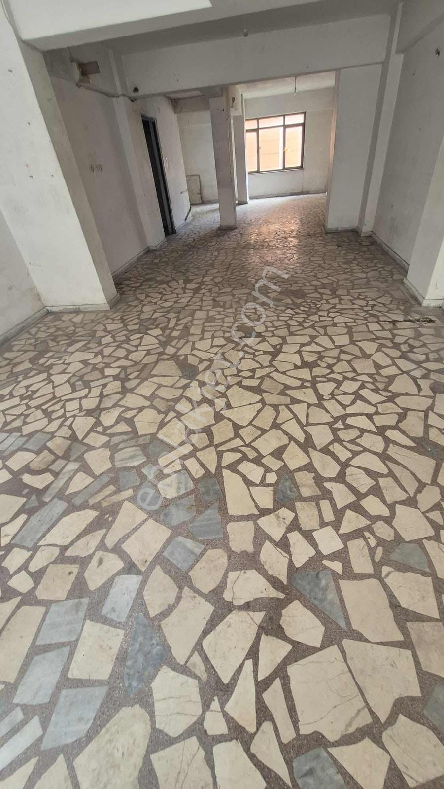 Mahmutbey'de 80 M2 Kiralık Dükkan - Görsel 6