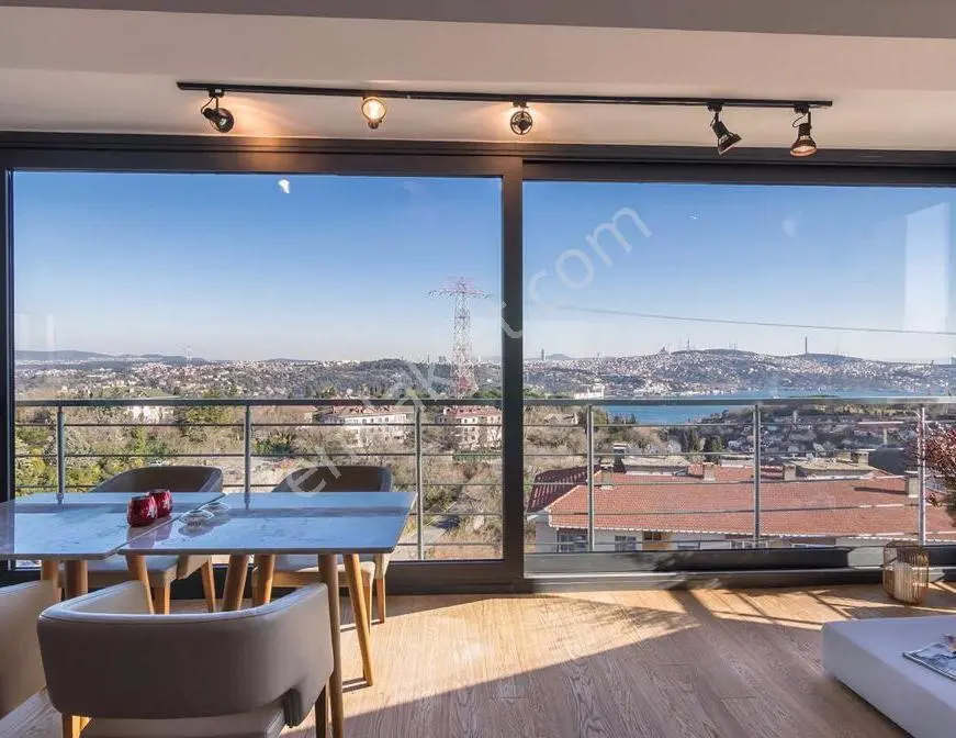 Bebeköy' De Boğaz Manzaralı Eşyalı 3+1 Kiralık Muhteşem Daire