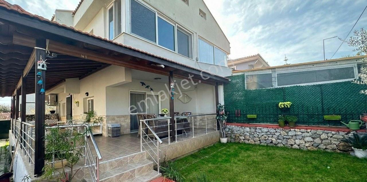 İzmir Çeşme Alaçatı Merkezde Eşyalı Kiralık Dubleks Villa Ev