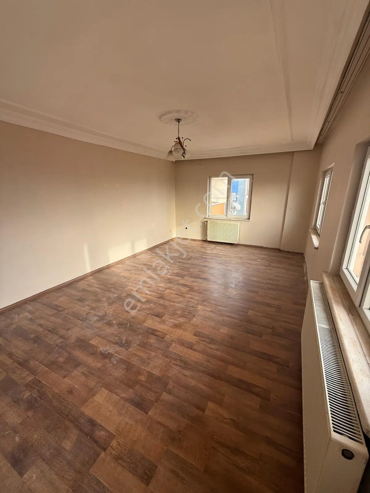 Ege Emlak'tan Çarşıya Yakın Muhteşem Manzaralı Kiralık 2+1 Daire