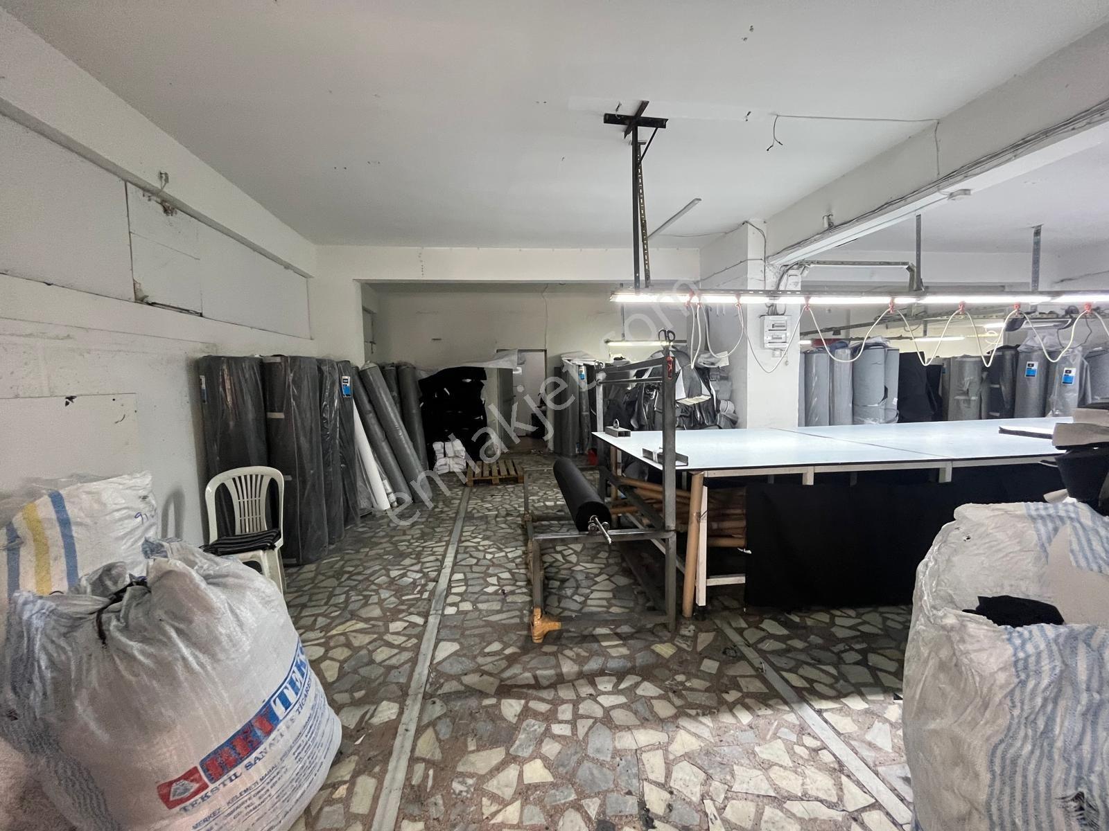 Esenler Fatih Mahallesi'nde Kiralık 200 M² Dükkan