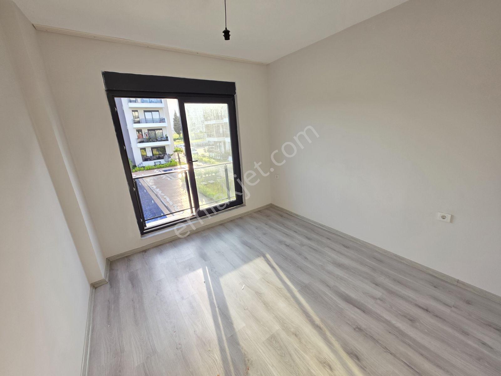 Havuz Manzaralı 1+1 / Ara Kat / Yeniköy - Görsel 4
